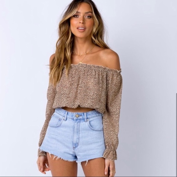 size 8 cheetah off the shoulder top worn twice - Picture 2 of 3